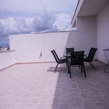 With Beautiful 50 Sqm Terrace Appartamento Năvodari